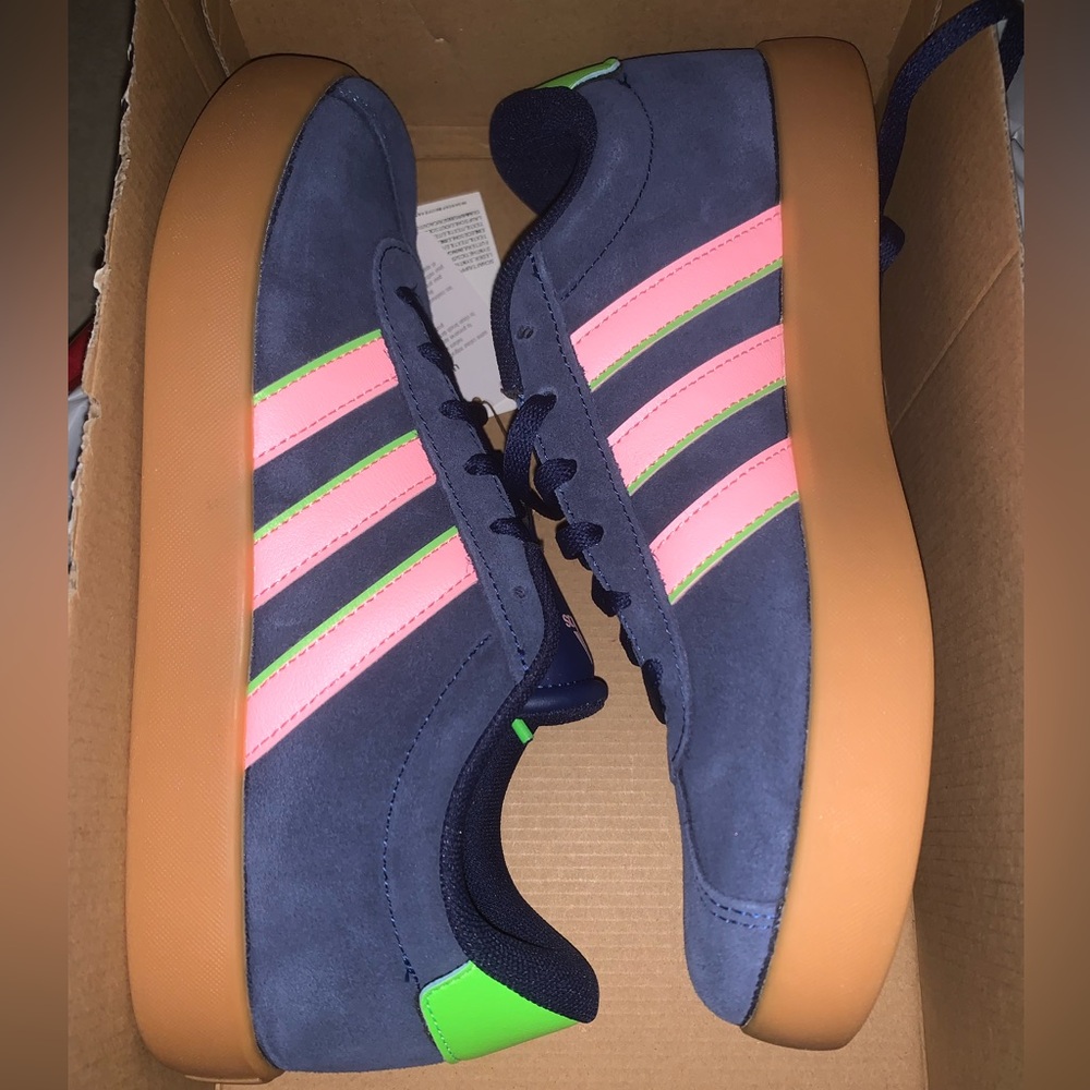 Adidas skateboard Blue Sneakers Pink Stripes Gum sole Big Girl’s size 6 - Picture 2 of 5